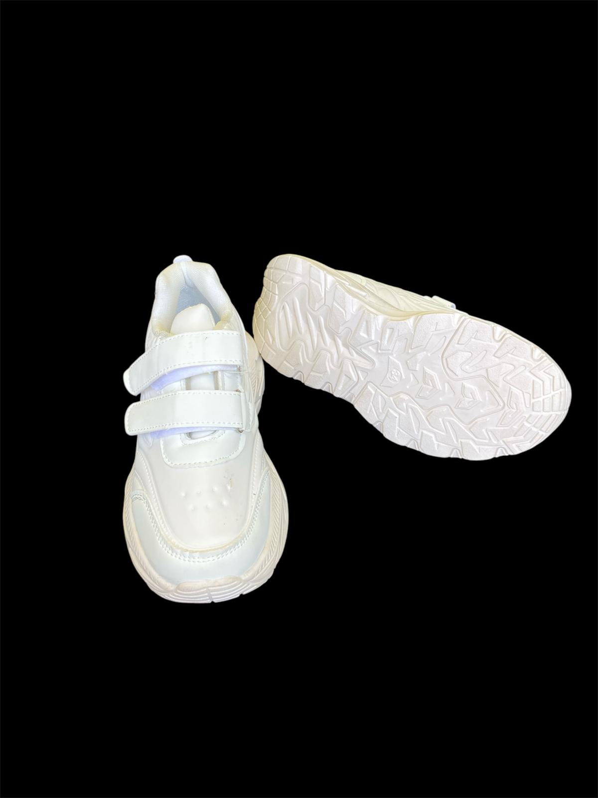 US Toddler White sneakers