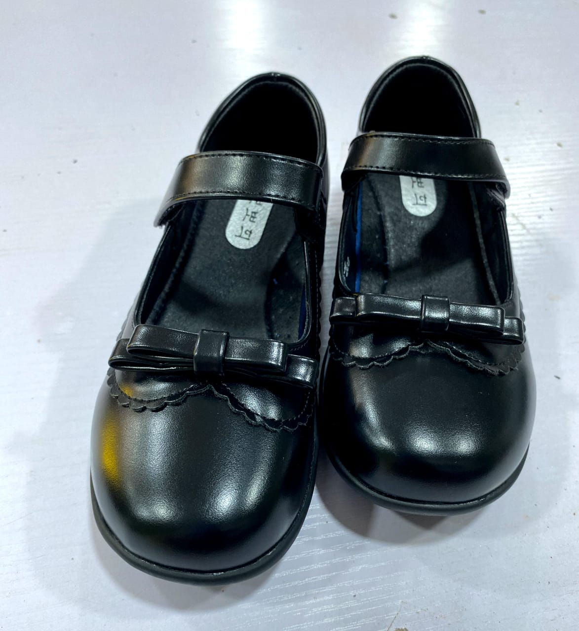 Matte Design British Girls School Shoe (Small Bow)