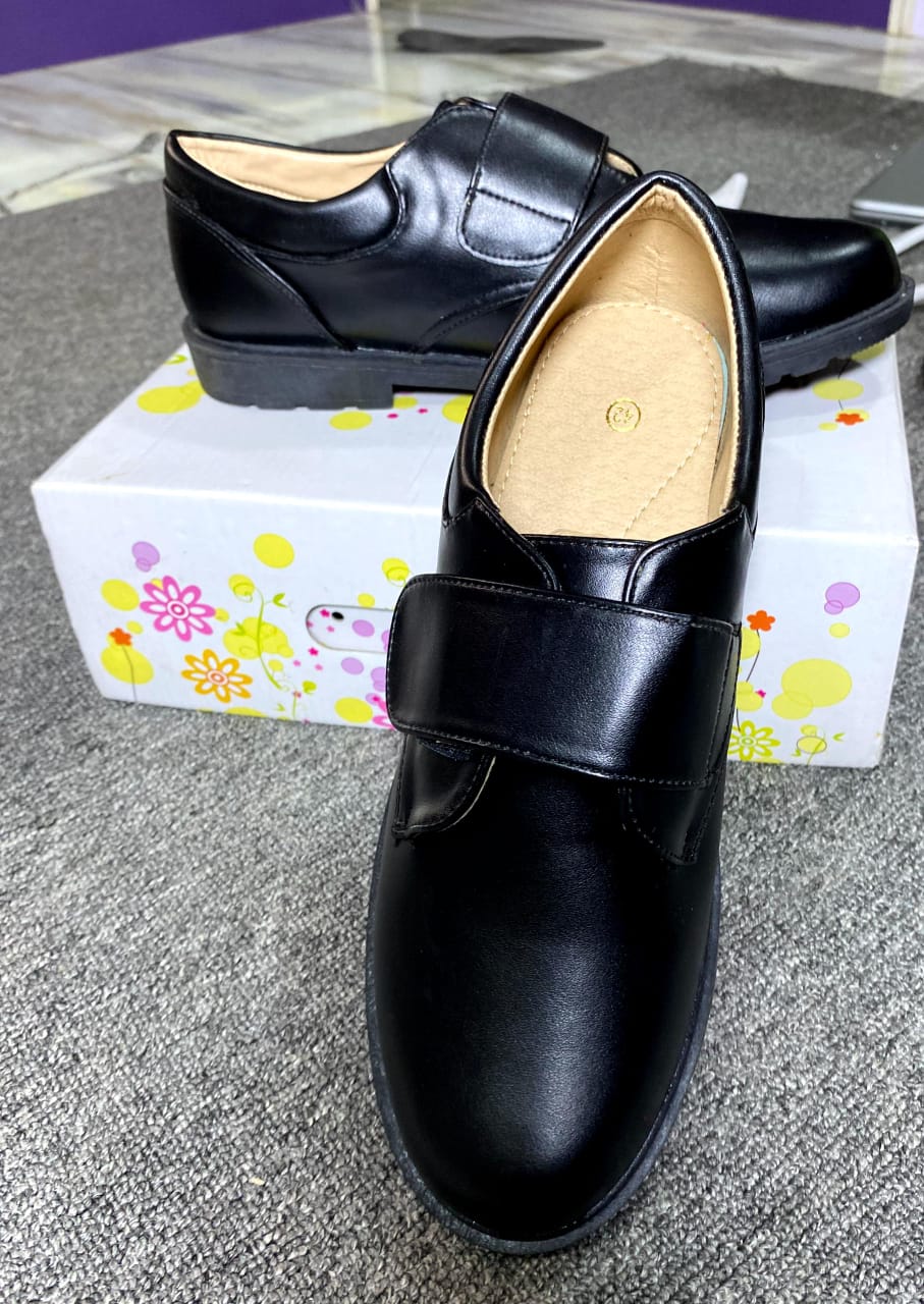 Matte Design UK-US Boys School Shoe with Strap
