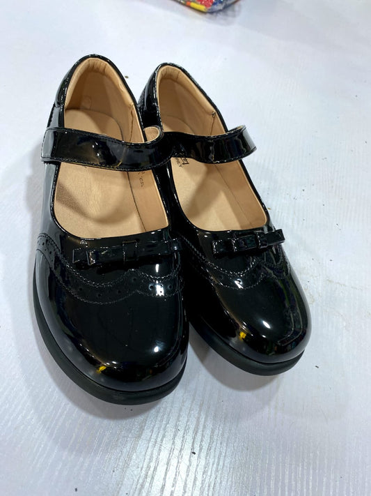 Glossy Design British Girls School Shoe (Small Bow)