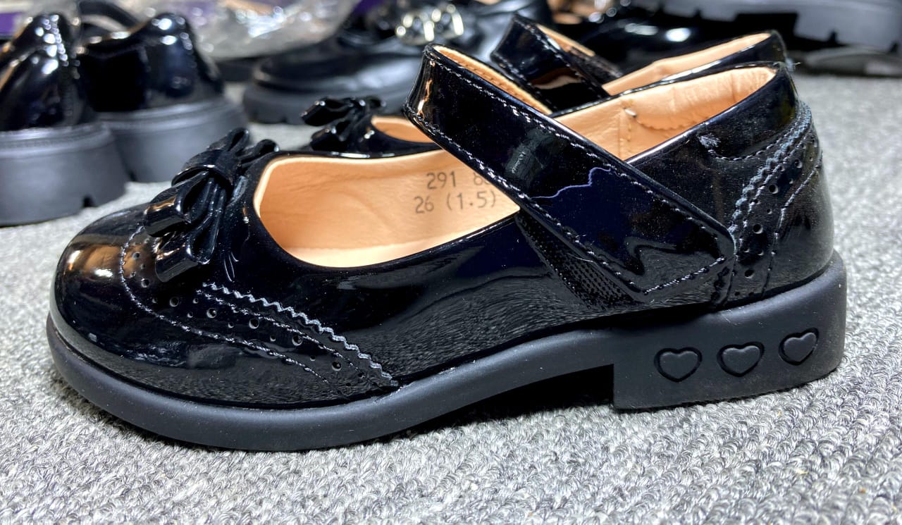 Glossy Design British Girls School Shoe (Small Bow)